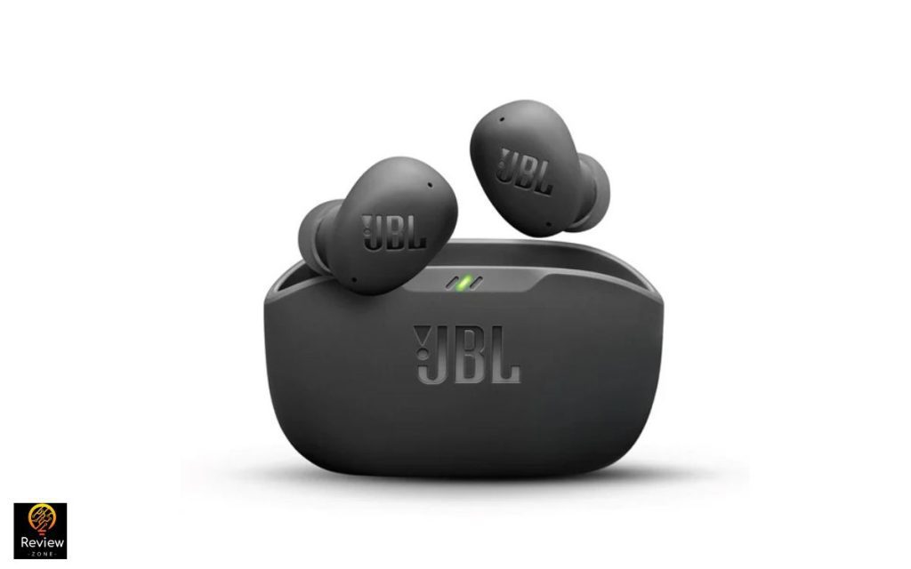 Fones de ouvido JBL Wave Buds 2 na caixa de carregamento preta sobre fundo branco