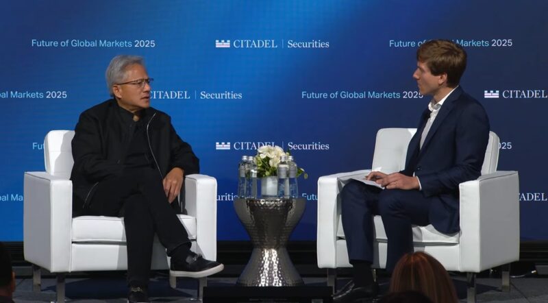 Jensen Huang fala em evento