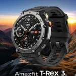 Smartwatch Amazfit T-Rex 3 em um cenário montanhoso ao pôr do sol, com design robusto e mostrador detalhado.