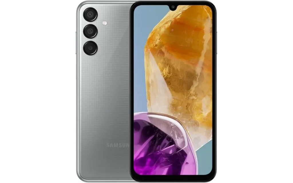 Smartphone Samsung Galaxy M15 com três câmeras traseiras e tela infinita. Galaxy m15 é bom.
