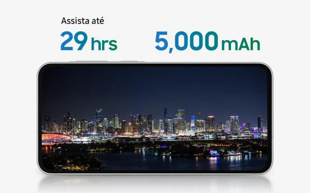 Galaxy A36 5G exibindo vídeo em tela cheia com autonomia de 29 horas e bateria de 5.000 mAh