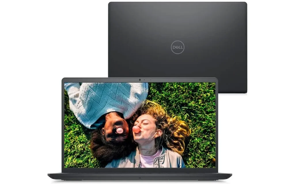 Notebook Dell Inspiron 15 é bom? Review completo com prós e contras 6 Notebook Dell Inspiron 15 com tela ligada mostrando duas pessoas deitadas na grama