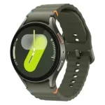 Smartwatch Samsung Galaxy Watch7 com pulseira verde oliva e mostrador digital ativo