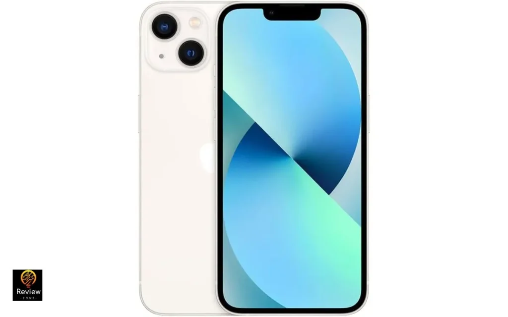 iPhone 13 branco exibindo wallpaper azul e verde em fundo neutro