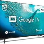 Imagem da smart tv 50 4k philips com Google TV, exibindo tela subaquática com peixes, logo 4K UltraHD e recurso Bluetooth.