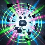 Fones no centro de círculo de frequências coloridas com efeitos de equalização